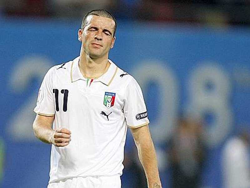 Euro 2008 (43).jpg - Italy's Antonio Di Natale reacts after missing to score from the penalty spot in the final penalty shootout of the quarterfinal match between Spain and Italy in Vienna, Austria, Sunday, June 22, 2008, at the Euro 2008 European Soccer Championships in Austria and Switzerland. Spain defeated Italy 4-2 on penalties, following a 0-0 draw.